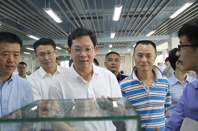 珠海一職實(shí)驗(yàn)學(xué)校、新青科技園齊獲市長鄭人豪點(diǎn)贊-教育頻道-手機(jī)